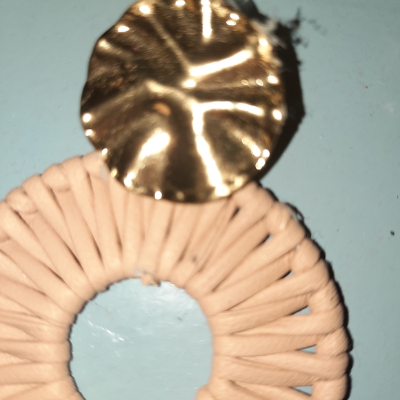 Woven earrings - Picture 2 of 3